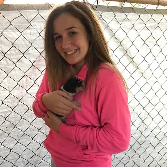 Meet your Posher, Taylor - Picture 4 of 5